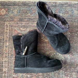 UGG Meadow Black Suede Sheepskin Short Boots 7